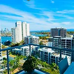 Modern Gold Coast Apartment With Great Amenities