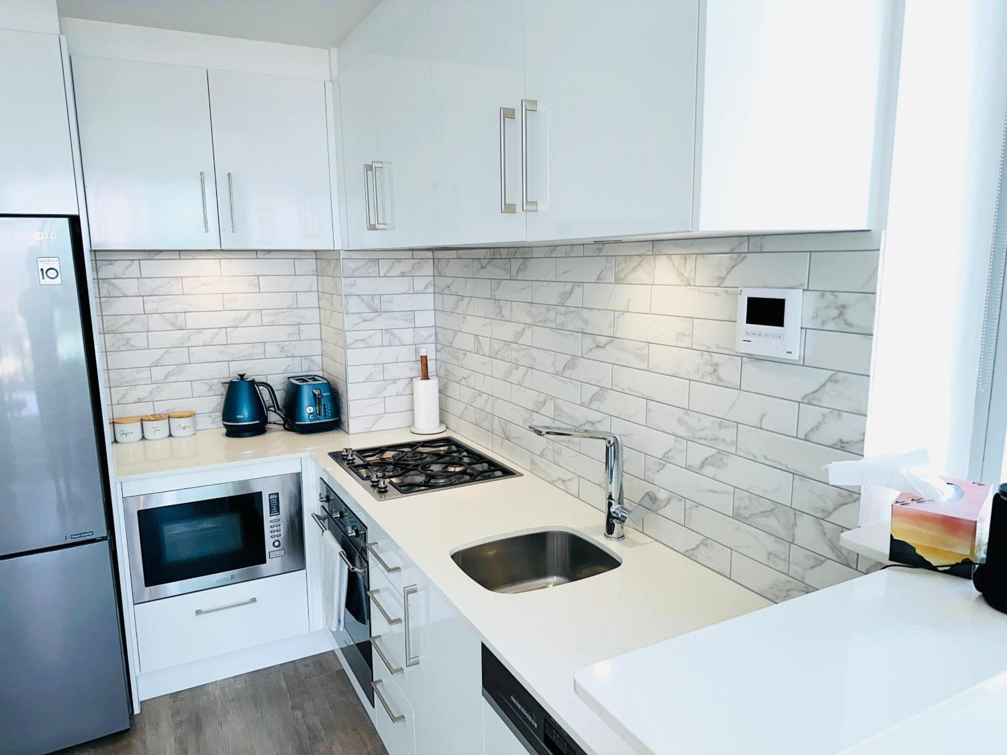 Modern With Great Amenities Gold Coast