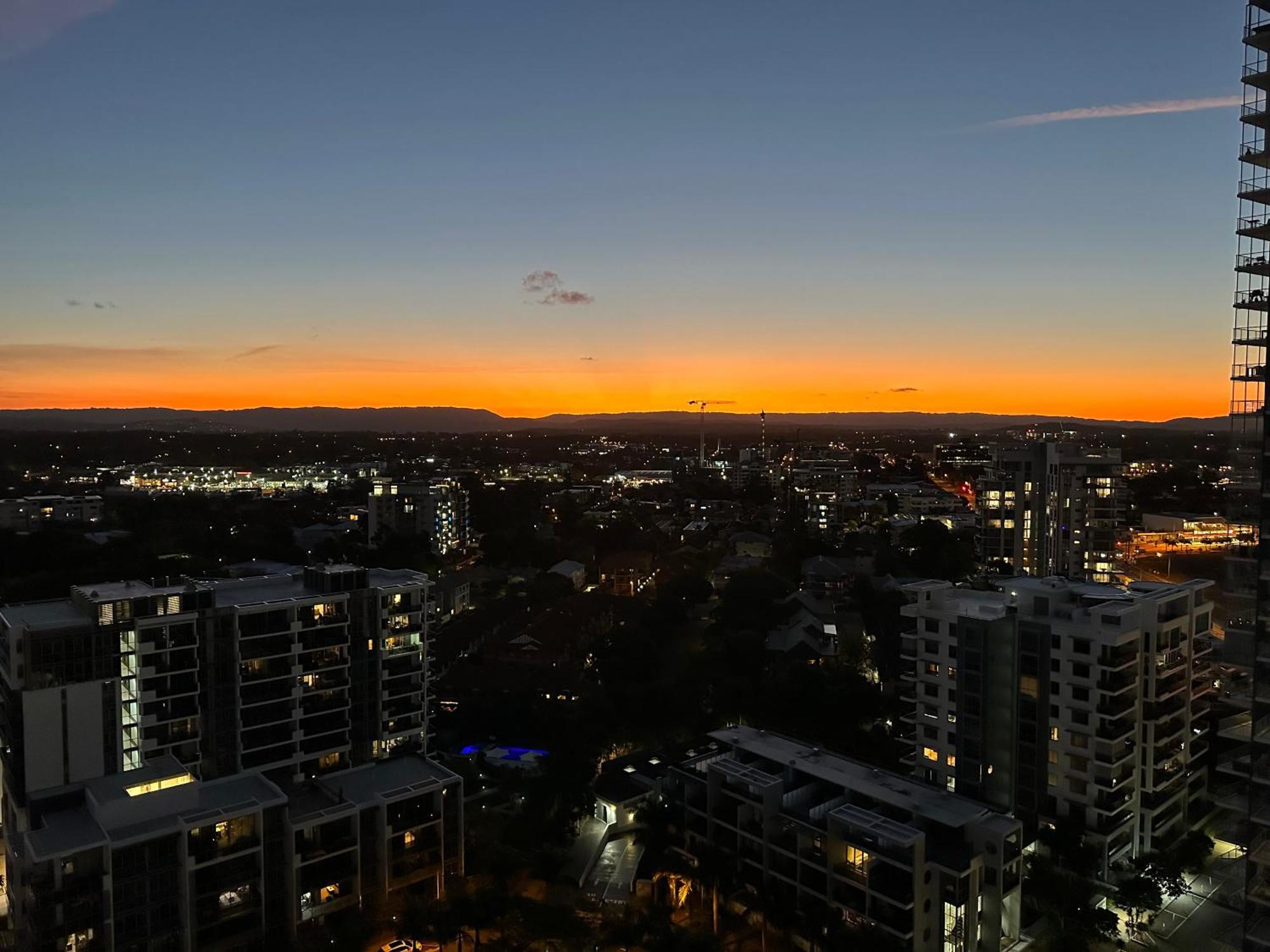 Apartment Modern With Great Amenities Gold Coast